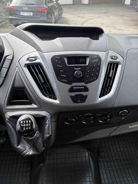 Ford Transit Custom (2015) L2-H1 KLIMA + 6 MÍST - fotka 9 z 14