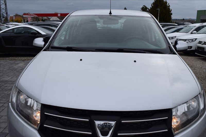 Dacia Sandero 1,2 i 55KW PO SERVISE - fotka 3 z 39