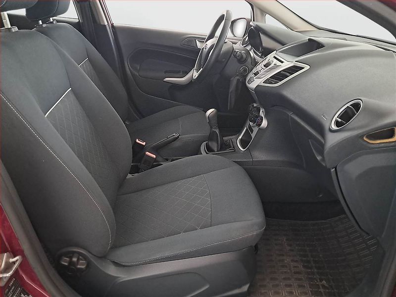 Ford Fiesta (2011) 1.25 - fotka 9 z 16