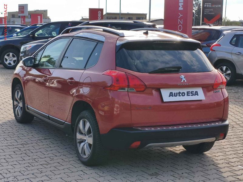 Peugeot 2008 (2015) 1.2PT, Style, navi - fotka 6 z 17