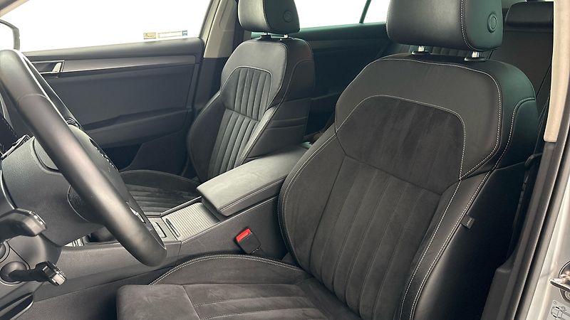 Škoda Superb 2.0 TDI Style Combi - fotka 15 z 26