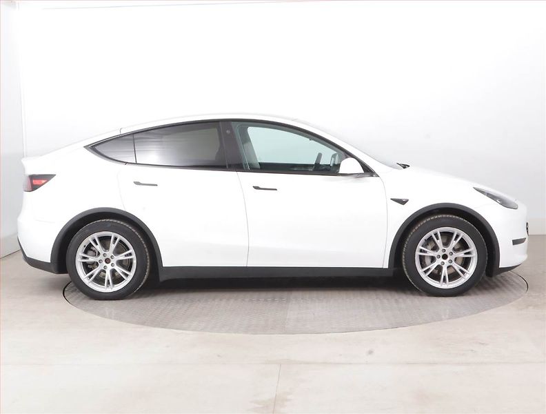 Tesla Model Y (2023) RWD LFP 60kWh, SoH 96% - fotka 6 z 20