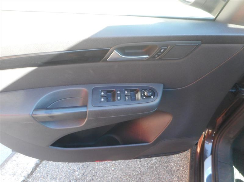 Volkswagen Sharan 2,0 TDi SOUND - fotka 10 z 38