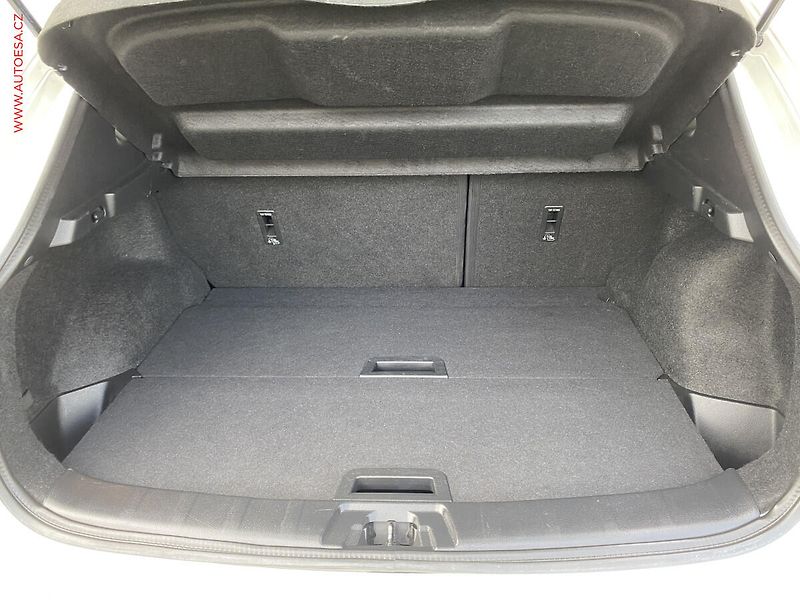 Nissan Qashqai (2018) 1.2TCe, ČR, Klima - fotka 8 z 19