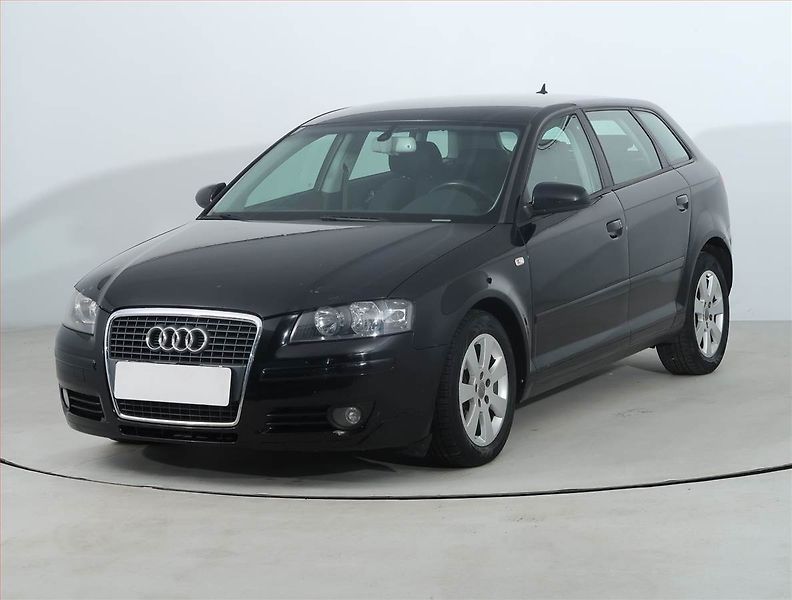Audi A3 (2006) Comfort 2.0 TDI, po STK - fotka 2 z 17