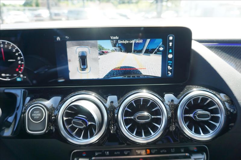 Mercedes-Benz GLA 1,3 250e,Premium Plus,AMG,CZ - fotka 18 z 26