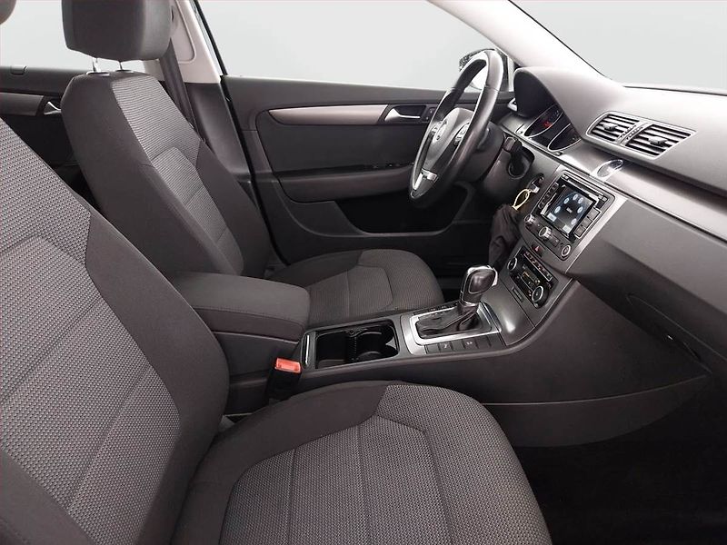 Volkswagen Passat (2011) Comfortline 2.0 TDI, Automat - fotka 9 z 22
