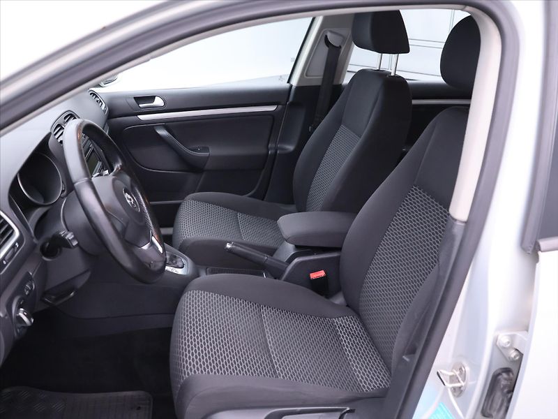 Volkswagen Golf Variant 1,6 TDI 77kW DSG Aut.klima CZ - fotka 10 z 26