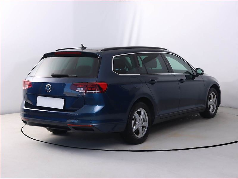 Volkswagen Passat (2020) 2.0 TDI, Serv.kniha, Navi - fotka 5 z 20