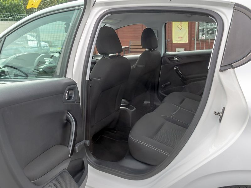 Peugeot 208 (2016) ČR 1.6HDI – PO SERVISU - fotka 34 z 45