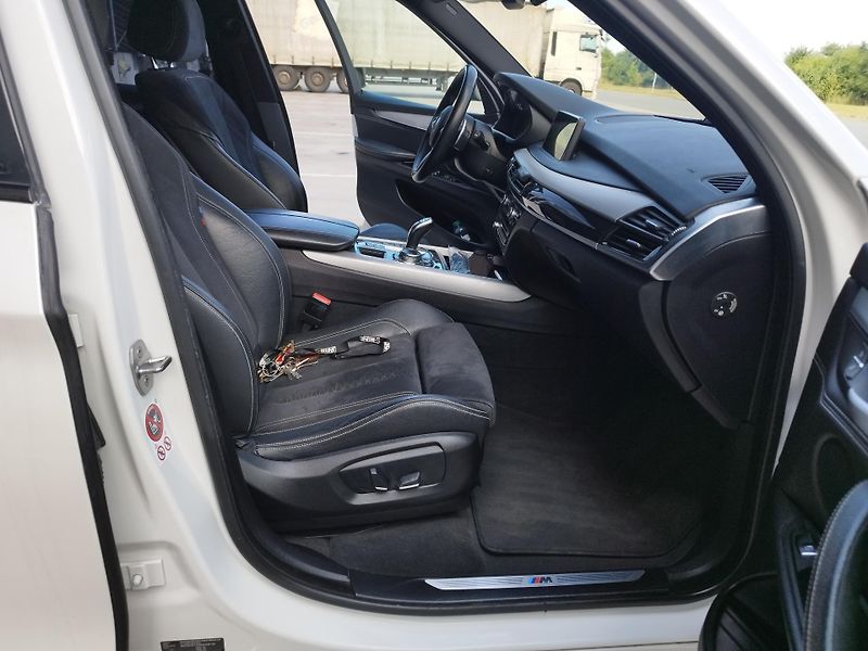 BMW X5 (2015) 4.0D,M-PACKETvolat 608 081 843 - fotka 19 z 20