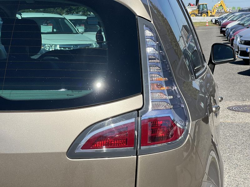 Renault Scénic 1.2TCe KLIMA TEMPOMAT ALU - fotka 42 z 43