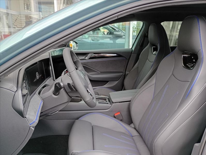 Volkswagen Passat (2026) 2,0 TDI 142kW 7DSG  R-Line Peo - fotka 16 z 19