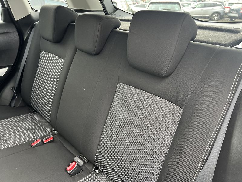 Suzuki Vitara 1.6DDiS 4x4 KLIMA KAMERA ALU - fotka 26 z 42