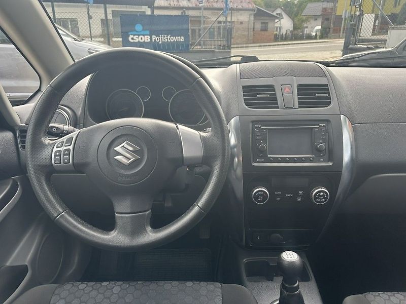 Suzuki SX4 Style 1.6i 88kW  serviska - fotka 10 z 24