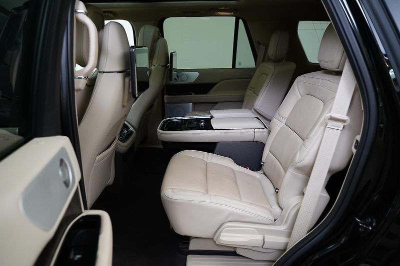 Lincoln Navigator - fotka 21 z 27