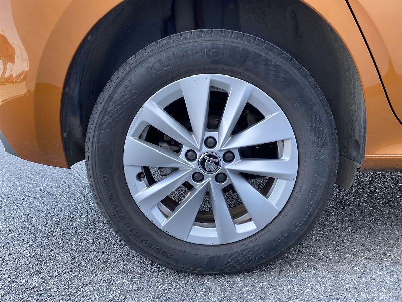 Škoda Kamiq (2023) 1.0 TSI Ambition - fotka 29 z 33
