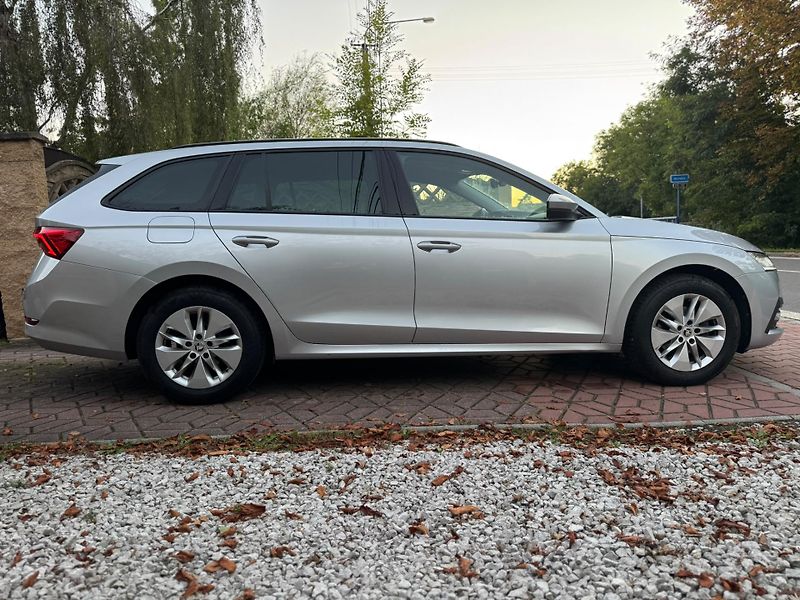 Škoda Octavia 1.5TSi 1.MAJ ČR NEBOUR. ZÁRUKA - fotka 21 z 23