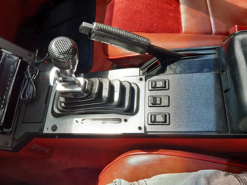 Chevrolet Camaro (1989) Z28 5,0V8 ConvertibleREZERVACE - fotka 20 z 28