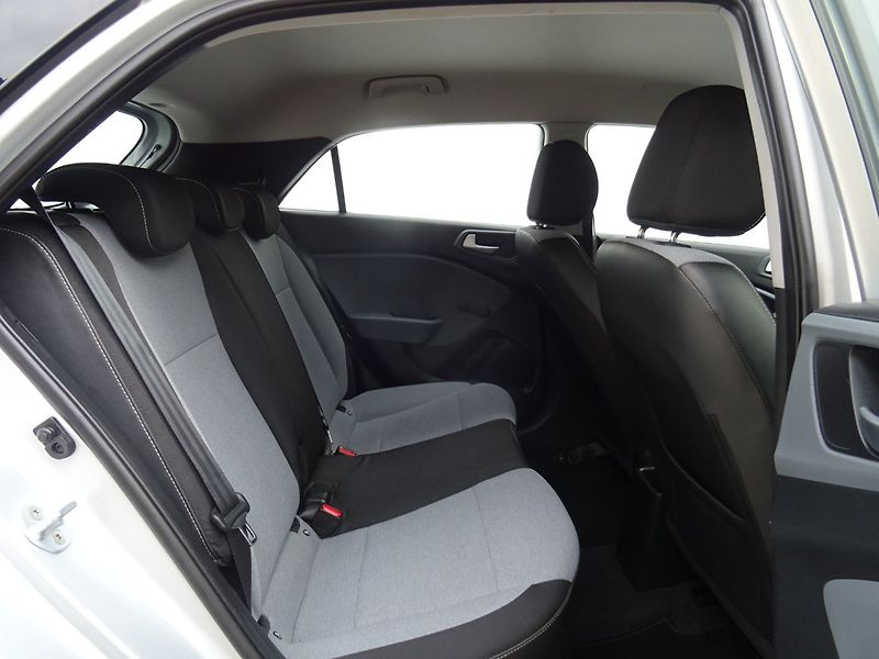 Hyundai i20 (2015) 1.2i,1majČR,s.kniha,klima - fotka 17 z 22