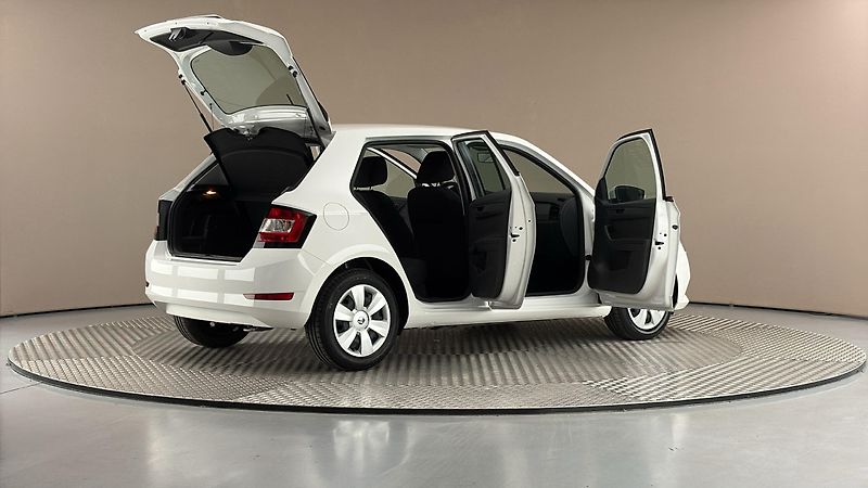Škoda Fabia 1.0 TSI Active - fotka 6 z 23