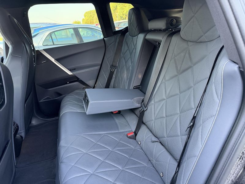 BMW iX xDrive40 SPORT H&K SkyLounge - fotka 17 z 33
