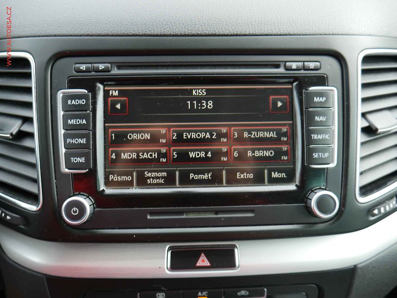 Volkswagen Sharan (2013) 2.0TDi, DSG, bixen, kamera - fotka 16 z 21