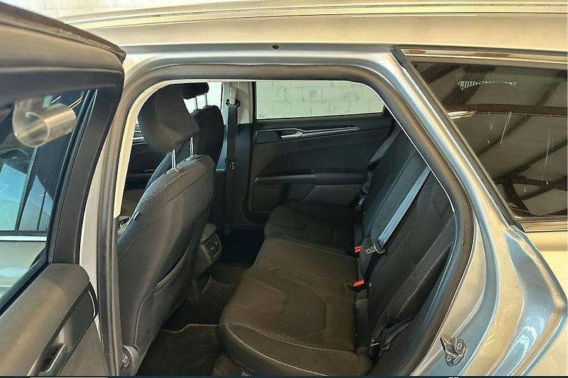 Ford Mondeo (2022) 2.0Eco*AUTO*KAMERA*TAŽNÉ*LED - fotka 7 z 10