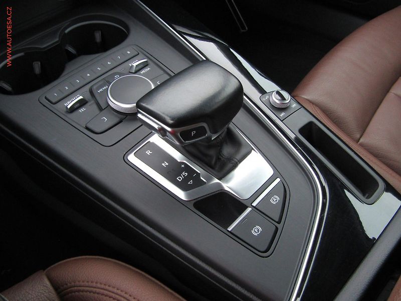 Audi A4 (2017) 2.0TDi Avant, AT, navi, park - fotka 15 z 24