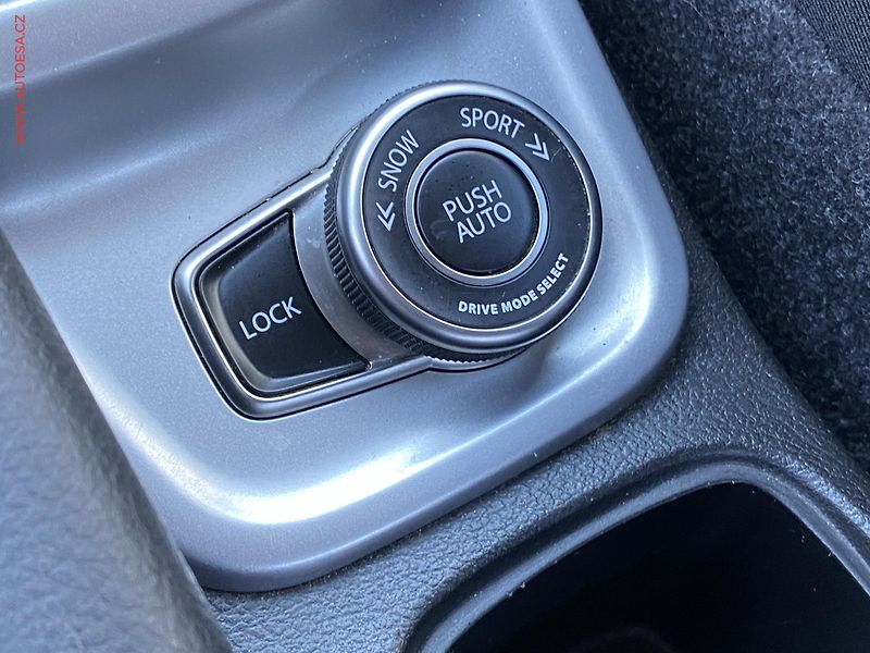 Suzuki Vitara (2015) 1.6 DDiS AllGrip, Premium, AC - fotka 15 z 19