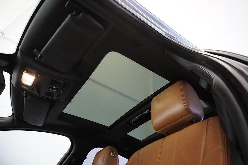 Jaguar XJ (2012) XJ  3,0D V6 AUTOMAT - fotka 27 z 39