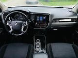 Mitsubishi Outlander 2.4i+HYBRID 4x4 SERVISKA TAŽNÉ - náhled 29