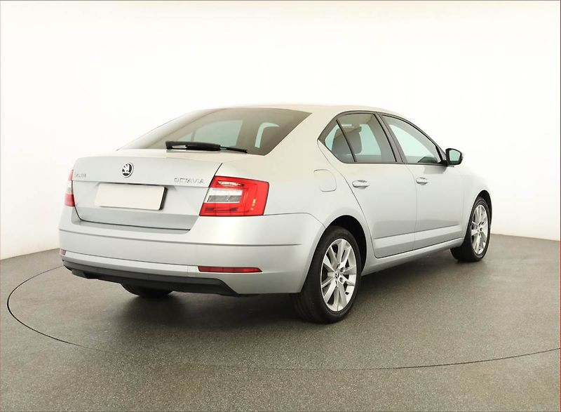 Škoda Octavia (2019) Ambition 1.6 TDI, Serv.kniha - fotka 5 z 19