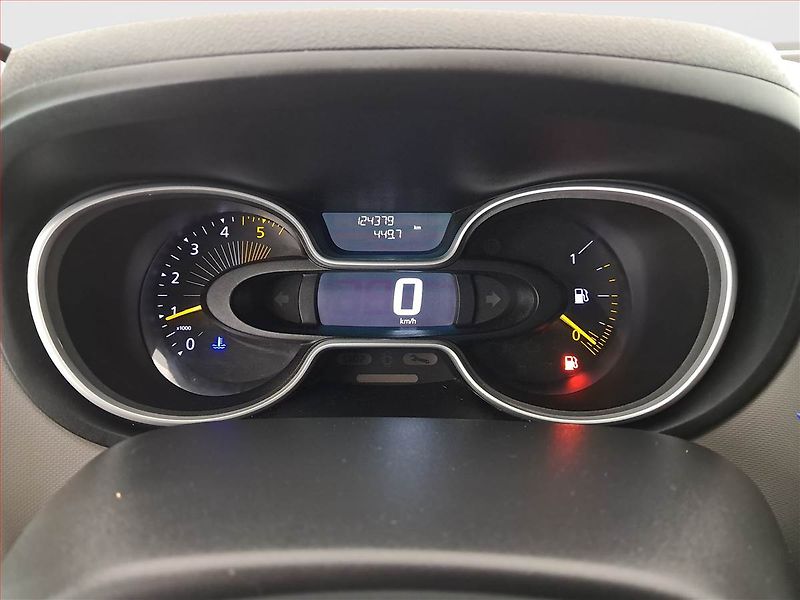 Renault Trafic (2016) 1.6 dCi, Bus, 8Míst, ČR, 1Maj - fotka 11 z 19