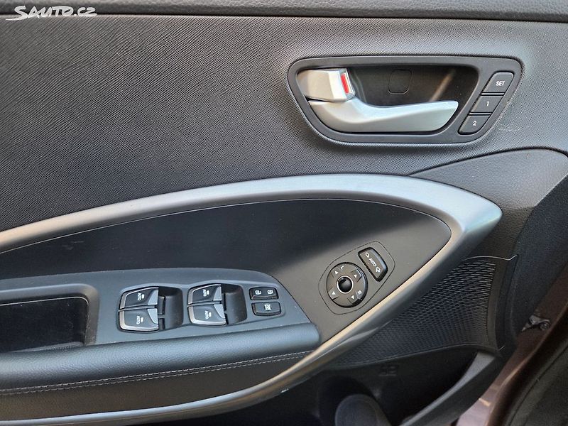Hyundai Santa Fe (2014) 2.2 CRDI Aut 4x4 Max Výbava - fotka 21 z 33