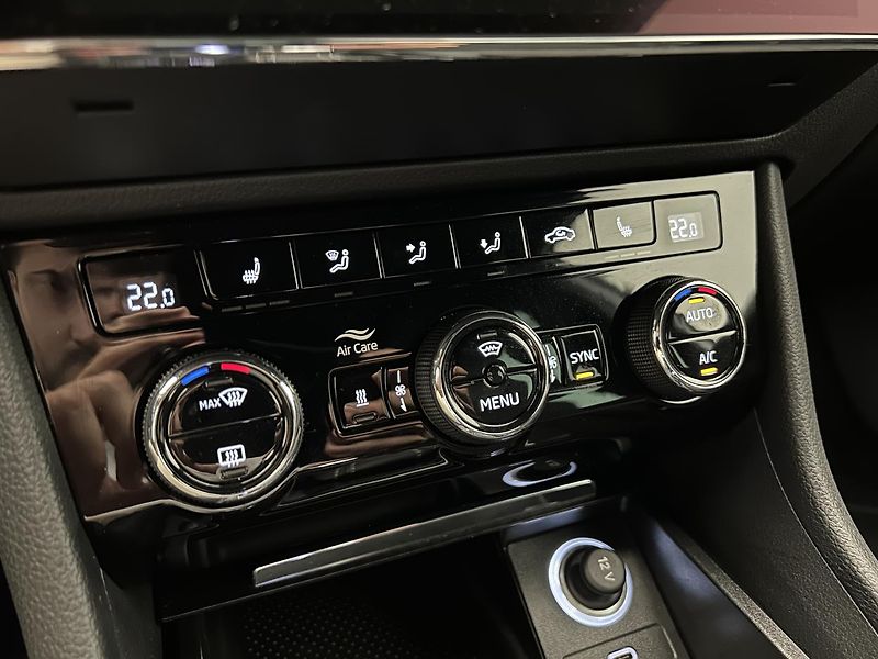 Škoda Superb 2.0 TDI 4x4 SportLine - fotka 22 z 31