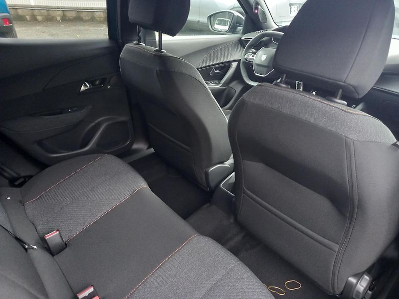 Peugeot 2008 (2026) BUSINESS Turbo 100k MAN6 - fotka 9 z 19