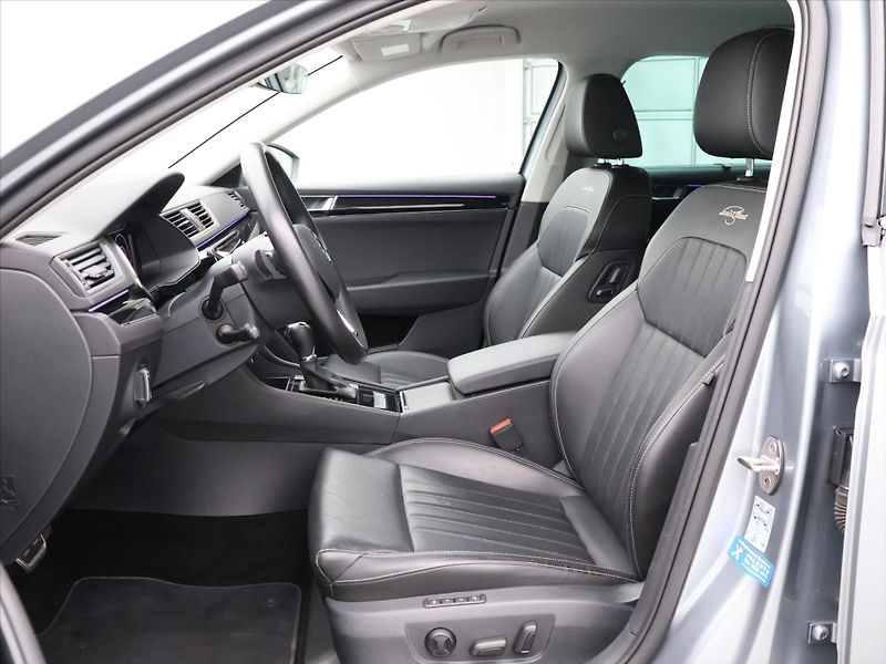Škoda Superb 2,0 TDI 140kW DSG 4x4 L&K DPH - fotka 11 z 39