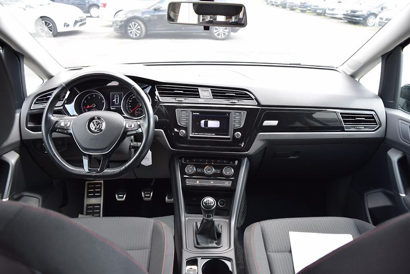 Volkswagen Touran (2017) 1.4TSI 110kw 7MÍST CLBMT NAVI - fotka 19 z 50