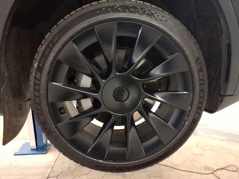 Tesla Model Y RWD 220kw TZ 92,5 % - fotka 9 z 9
