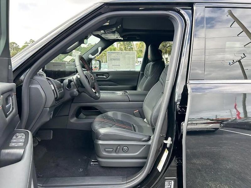 Nissan Armada (2025) PRO - 4X, MY 2026 - fotka 12 z 12