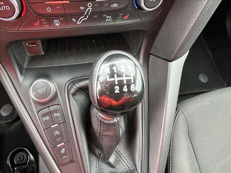 Ford Focus 1,5 TDCi 88kW,Xenon,Navi,Výhře - fotka 10 z 38
