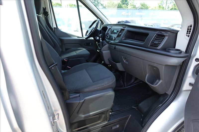 Ford Transit 2,0 TDCi  L3H2 6MÍST KLIMA - fotka 17 z 40