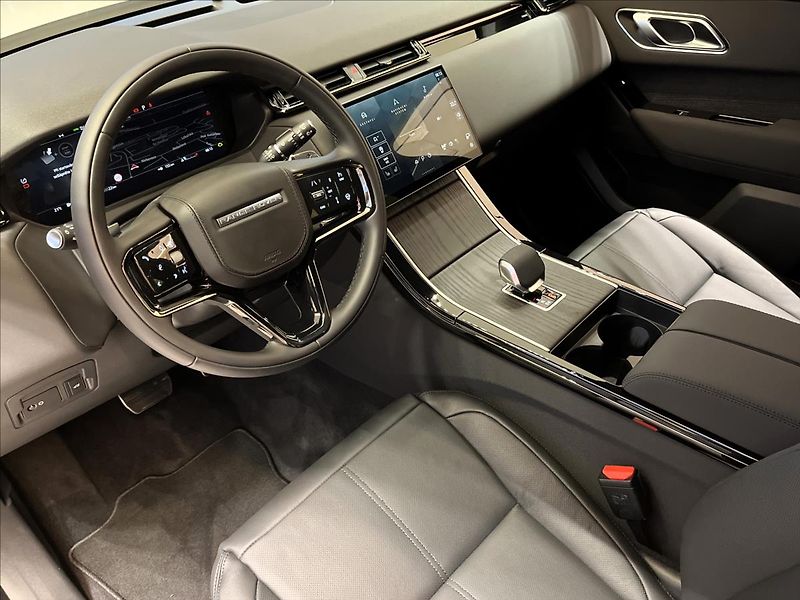 Land Rover Range Rover Velar 2,0 D200 DYNAMIC SE AWD - fotka 12 z 27
