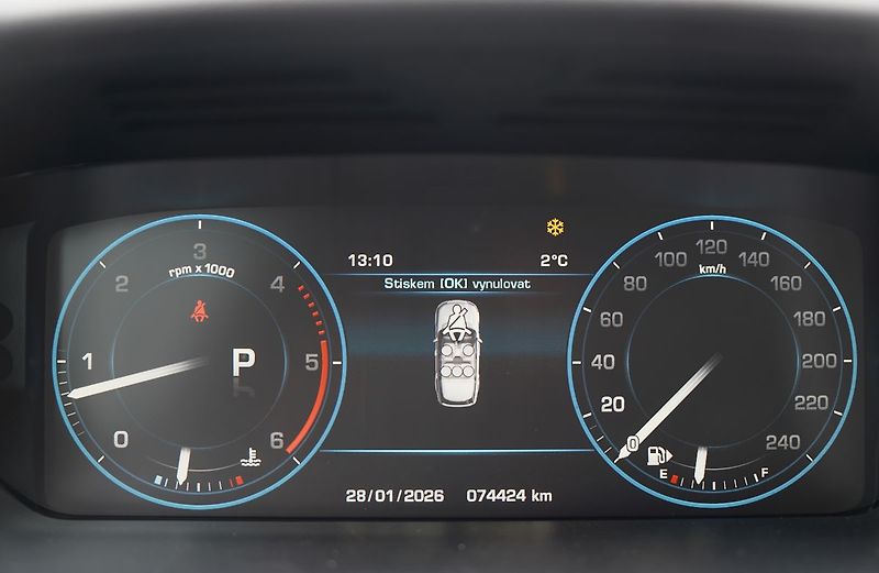 Land Rover Range Rover 3.0 SDV6 Vogue/4x4/260 PS/ČR - fotka 43 z 48