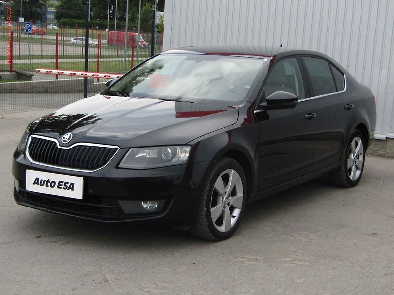 Škoda Octavia (2014) 2.0 TDi, 2.maj,ČR, Elegance - fotka 3 z 18