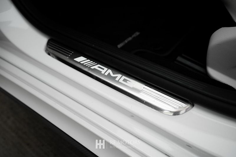 Mercedes-Benz Třídy E (2022) AMG E63 S 4MATIC 450kW - fotka 35 z 56