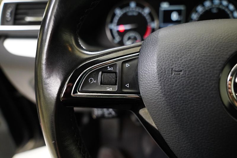 Škoda Superb - fotka 16 z 25