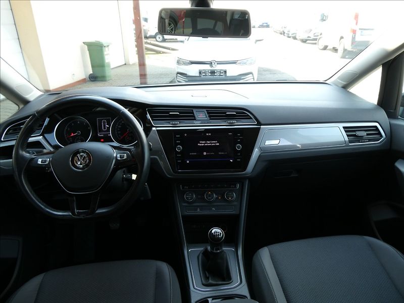 Volkswagen Touran 1,2 TSi 81kW 7.míst, navigace - fotka 30 z 39