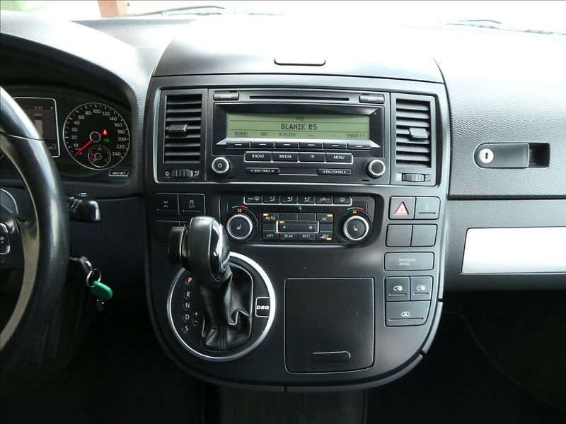 Volkswagen Multivan 2,0 TDi DSG 4x4,závěs,HIGHLINE - fotka 31 z 44